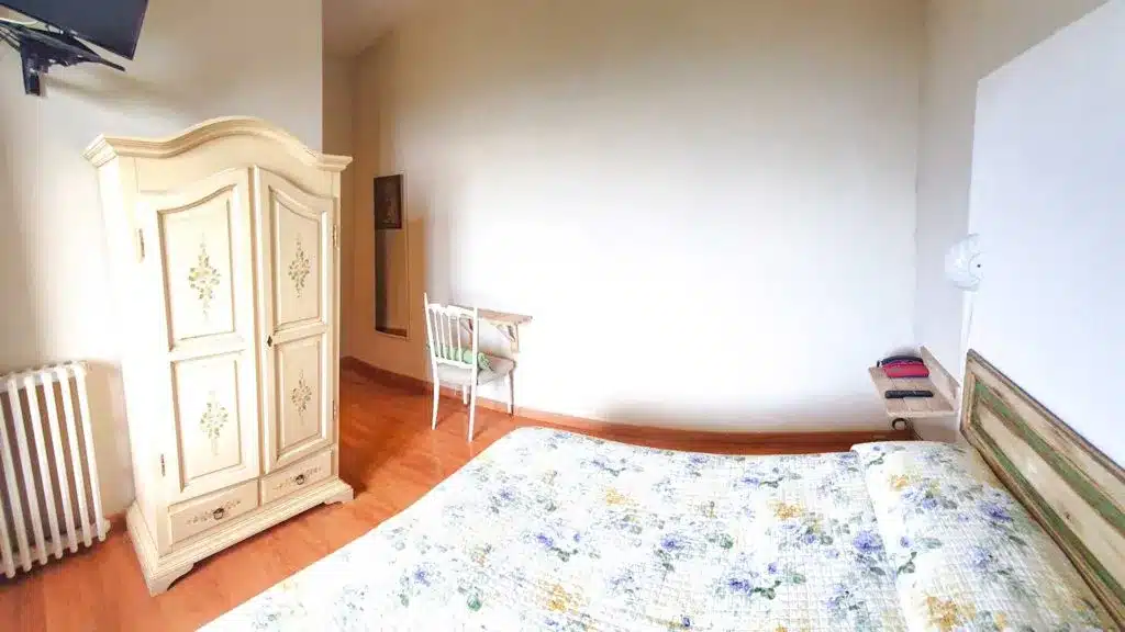 camera basic con letto doppio bellavista san baronto