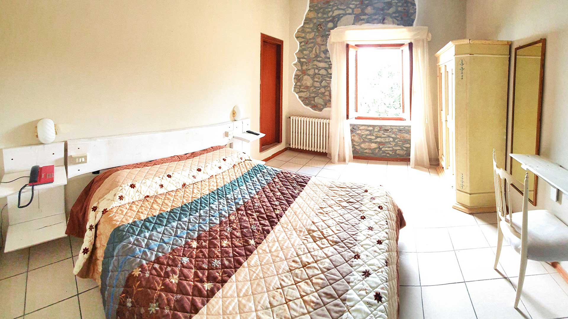 letto camera standard hotel bellavista san baronto